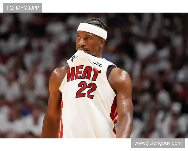 吉米巴特勒领衔热火队奋战季后赛展现领袖风范与不屈精神