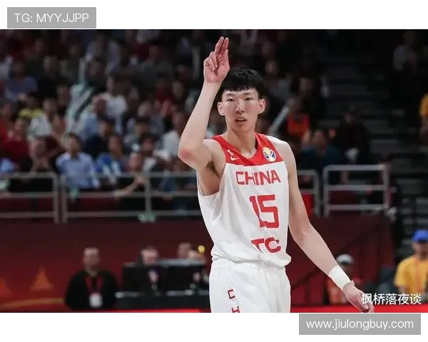 周琦在国际篮球舞台上的崛起与挑战：从青涩球员到中国篮球的希望之星