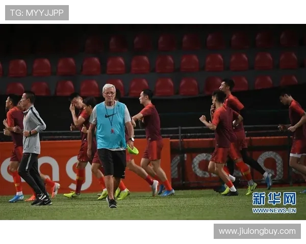 范晓东率队迎战上港挑战赛季巅峰对决展现足球激情与团队精神