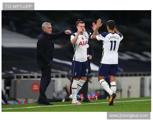 莱切城与热刺激战正酣赛季关键战役引发球迷热议