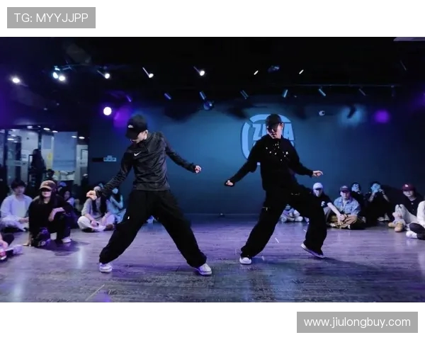 广州街舞队的阵地战揭秘:深度解析街舞文化与团队精神的交融 广州街舞队的阵地战揭秘:深度解析街舞文化与团队精神的交融