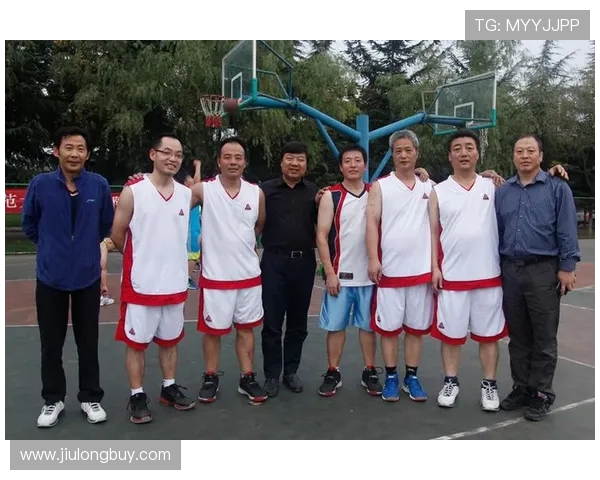 成都篮球队与武汉篮球队赛后复盘团队协作的精彩瞬间与经验总结